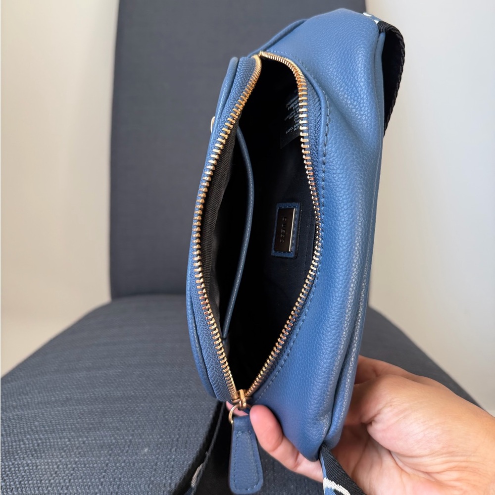 GUESS | BAGs | Guess Los Angeles Crossbody Blue - Picture 5 of 6